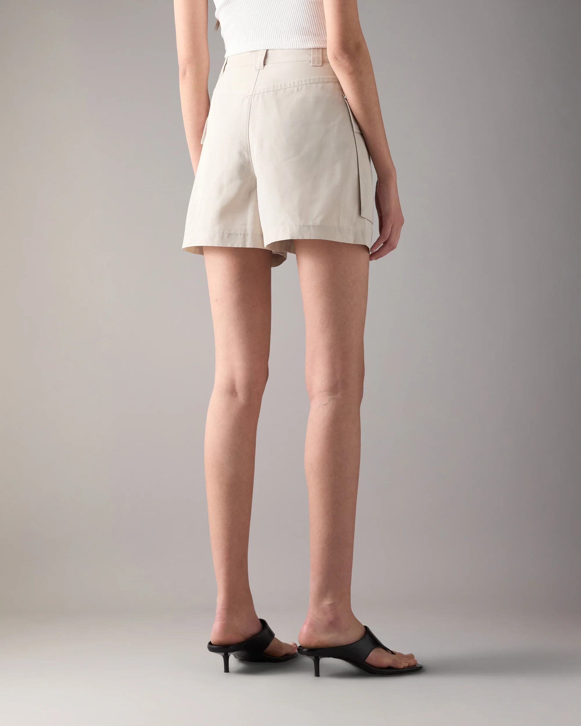 ELEVATE SHORTS-ALABASTER